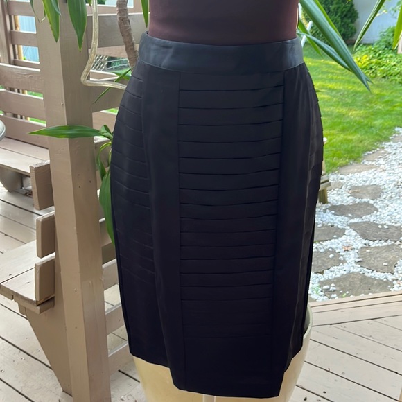 Worthington size 10 petite black satin business or formal skirt - Picture 2 of 8